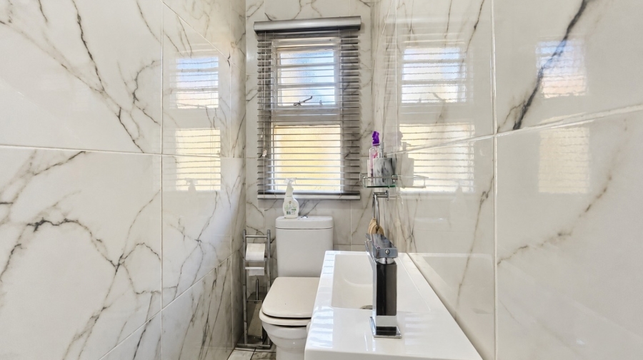 5 Bedroom Property for Sale in Wilkoppies North West
